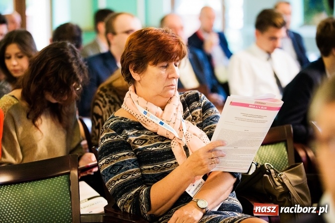 Zdjęcie w galerii na portalu naszraciborz.pl: W Raciborzu dyskutują o trzeciej rewolucji przemysłowej wiadomości z regionu