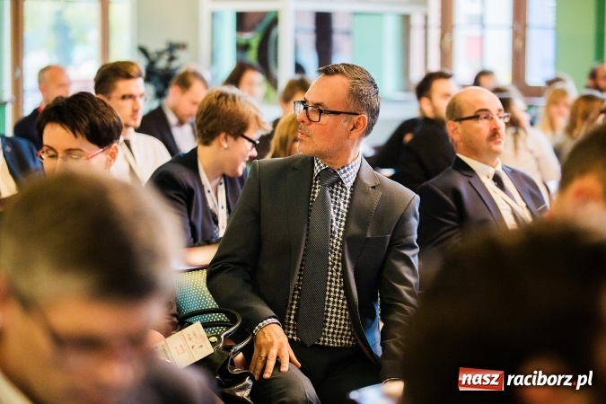 Zdjęcie w galerii na portalu naszraciborz.pl: W Raciborzu dyskutują o trzeciej rewolucji przemysłowej wiadomości z regionu