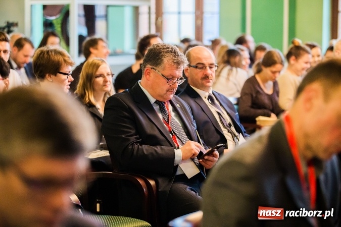 Zdjęcie w galerii na portalu naszraciborz.pl: W Raciborzu dyskutują o trzeciej rewolucji przemysłowej wiadomości z regionu