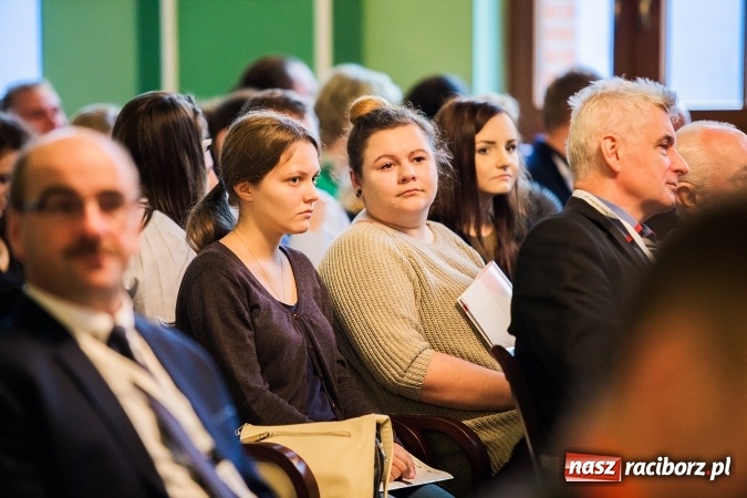 Zdjęcie w galerii na portalu naszraciborz.pl: W Raciborzu dyskutują o trzeciej rewolucji przemysłowej wiadomości z regionu