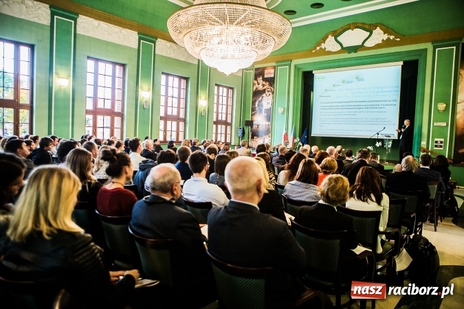 Zdjęcie w galerii na portalu naszraciborz.pl: W Raciborzu dyskutują o trzeciej rewolucji przemysłowej wiadomości z regionu