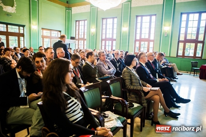 Zdjęcie w galerii na portalu naszraciborz.pl: W Raciborzu dyskutują o trzeciej rewolucji przemysłowej wiadomości z regionu