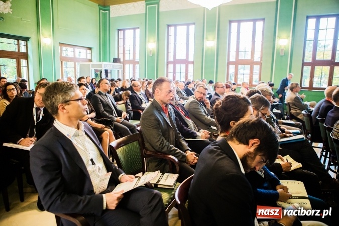 Zdjęcie w galerii na portalu naszraciborz.pl: W Raciborzu dyskutują o trzeciej rewolucji przemysłowej wiadomości z regionu