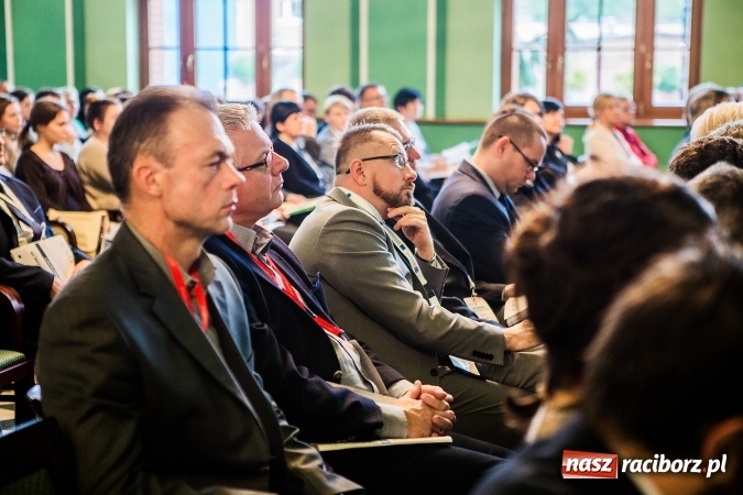 Zdjęcie w galerii na portalu naszraciborz.pl: W Raciborzu dyskutują o trzeciej rewolucji przemysłowej wiadomości z regionu