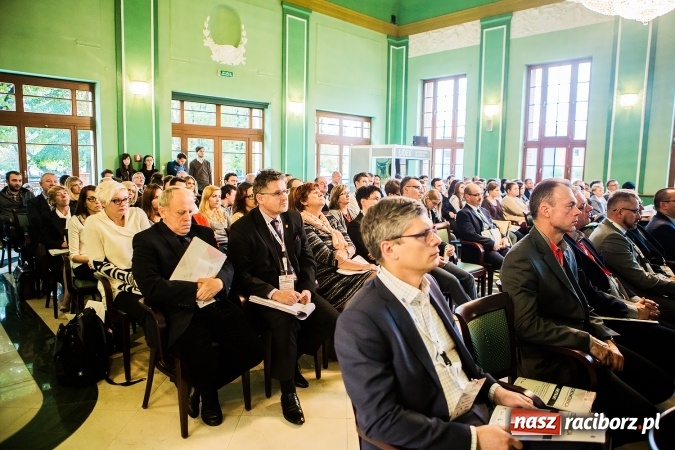 Zdjęcie w galerii na portalu naszraciborz.pl: W Raciborzu dyskutują o trzeciej rewolucji przemysłowej wiadomości z regionu