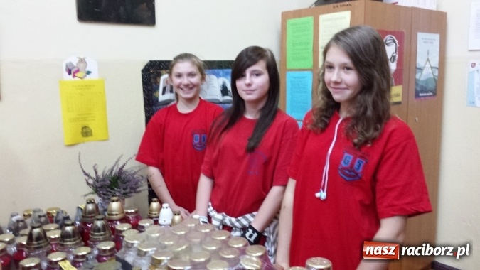 Zdjęcie w galerii na portalu naszraciborz.pl: Podaruj znicz na Kresy - G5 po raz kolejny wzięło udział w akcji  wiadomości z regionu