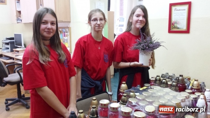 Zdjęcie w galerii na portalu naszraciborz.pl: Podaruj znicz na Kresy - G5 po raz kolejny wzięło udział w akcji  wiadomości z regionu