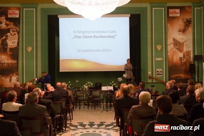 Zdjęcie w galerii na portalu naszraciborz.pl: Wręczono Filary Ziemi Raciborskiej FOTO wiadomości z regionu