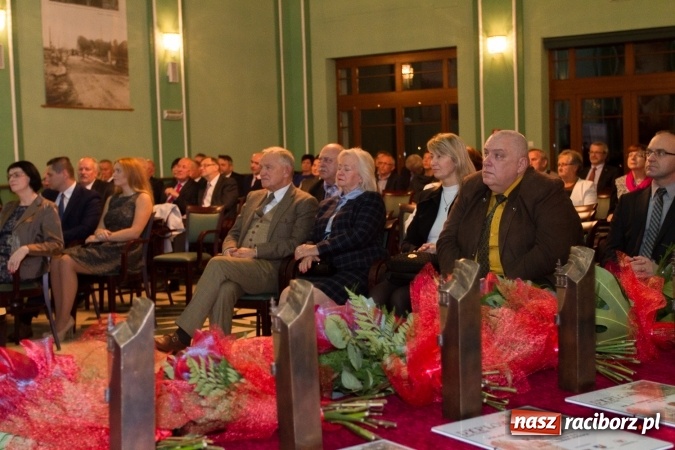 Zdjęcie w galerii na portalu naszraciborz.pl: Wręczono Filary Ziemi Raciborskiej FOTO wiadomości z regionu
