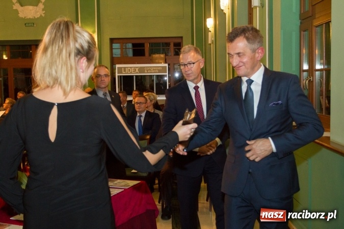 Zdjęcie w galerii na portalu naszraciborz.pl: Wręczono Filary Ziemi Raciborskiej FOTO wiadomości z regionu
