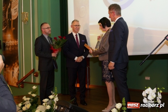 Zdjęcie w galerii na portalu naszraciborz.pl: Wręczono Filary Ziemi Raciborskiej FOTO wiadomości z regionu
