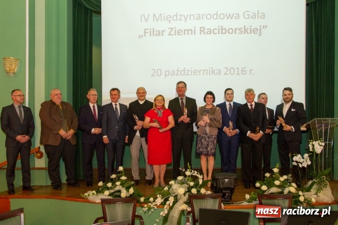 Zdjęcie w galerii na portalu naszraciborz.pl: Wręczono Filary Ziemi Raciborskiej FOTO wiadomości z regionu
