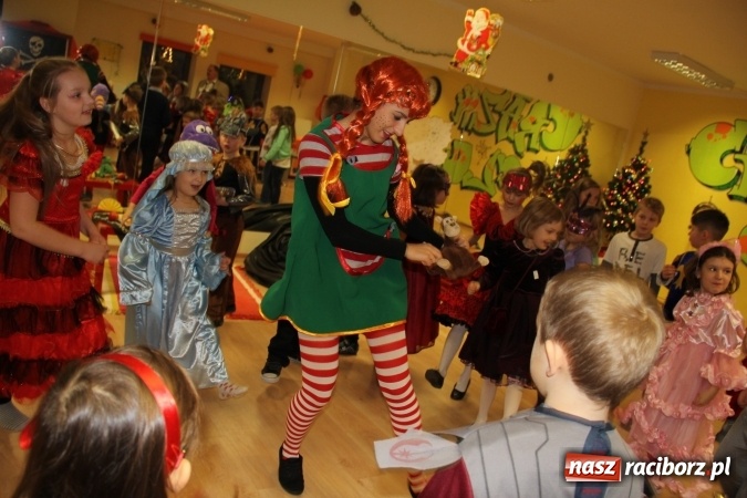 Zdjęcie w galerii na portalu naszraciborz.pl: Kolorowo i wesoło w całorocznej Wypożyczalni Strojów Crazy Club! wiadomości z regionu