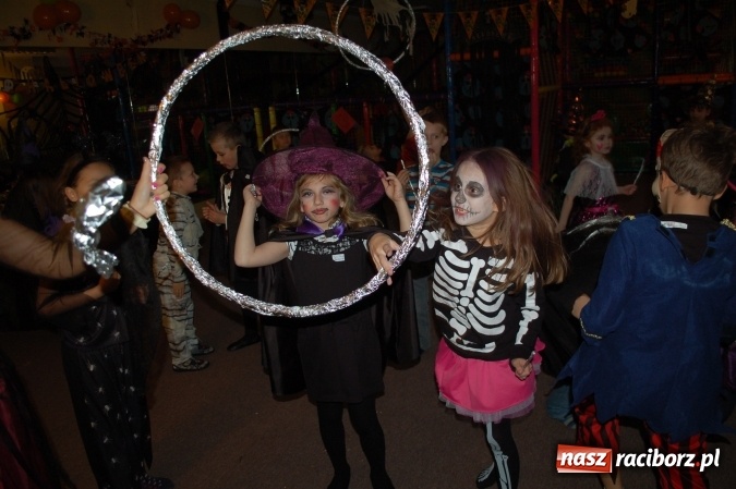 Zdjęcie w galerii na portalu naszraciborz.pl: Kolorowo i wesoło w całorocznej Wypożyczalni Strojów Crazy Club! wiadomości z regionu