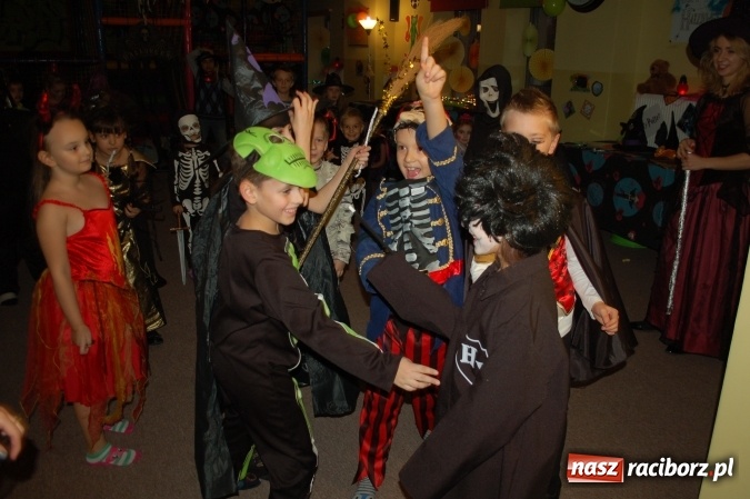 Zdjęcie w galerii na portalu naszraciborz.pl: Kolorowo i wesoło w całorocznej Wypożyczalni Strojów Crazy Club! wiadomości z regionu