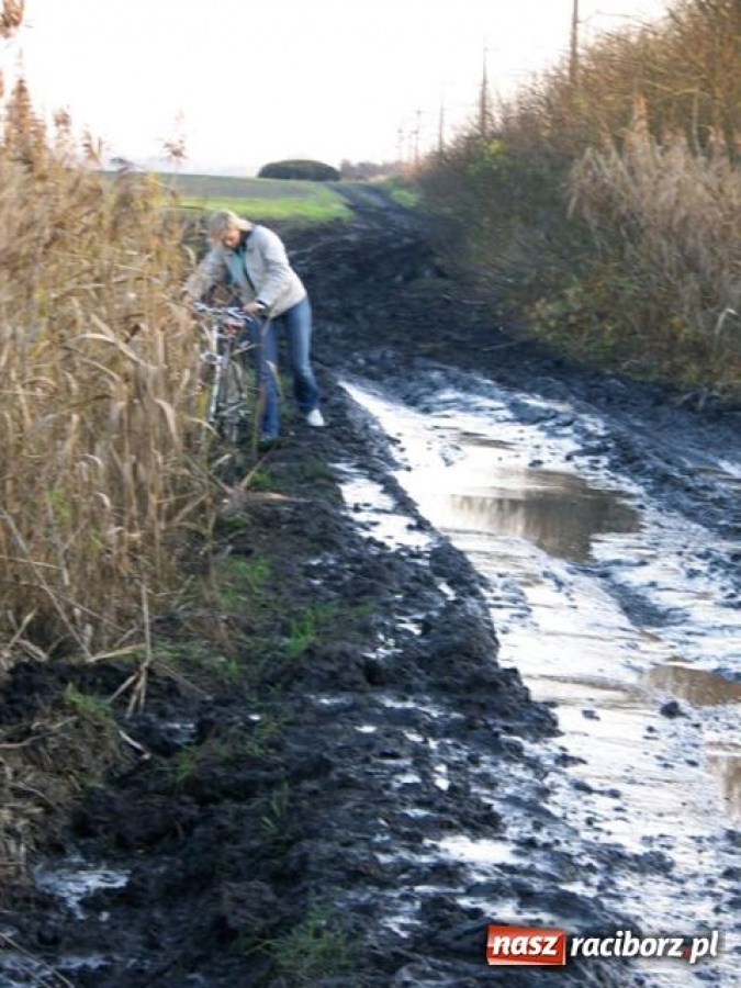 Zdjęcie w galerii na portalu naszraciborz.pl: Z mapką w błoto wiadomości z regionu
