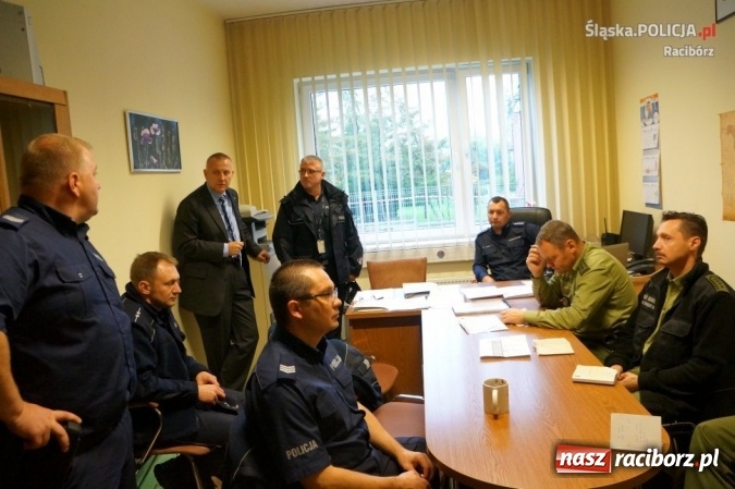 Zdjęcie w galerii na portalu naszraciborz.pl: Raciborscy policjanci w pościgu transgranicznym we współpracy ze strażą graniczną i czeską policją wiadomości z regionu