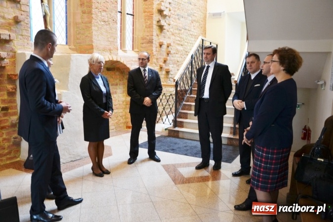 Zdjęcie w galerii na portalu naszraciborz.pl: Porozumienie o współpracy pomiędzy Powiatem Raciborskim a Ogólnopolskim Stowarzyszeniem Gmin Cysterskich podpisane  wiadomości z regionu