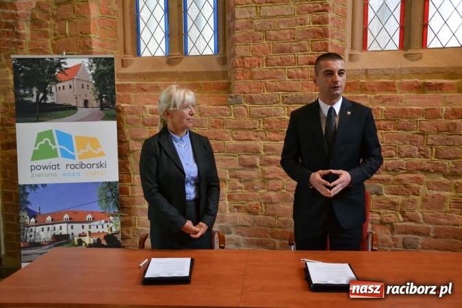 Zdjęcie w galerii na portalu naszraciborz.pl: Porozumienie o współpracy pomiędzy Powiatem Raciborskim a Ogólnopolskim Stowarzyszeniem Gmin Cysterskich podpisane  wiadomości z regionu