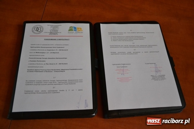 Zdjęcie w galerii na portalu naszraciborz.pl: Porozumienie o współpracy pomiędzy Powiatem Raciborskim a Ogólnopolskim Stowarzyszeniem Gmin Cysterskich podpisane  wiadomości z regionu