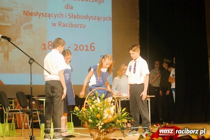 Zdjęcie w galerii na portalu naszraciborz.pl: Specjalny Ośrodek Szkolno Wychowawczy dla Niesłyszących i Słabosłyszących w Raciborzu świętował jubileusz 180-lecia wiadomości z regionu