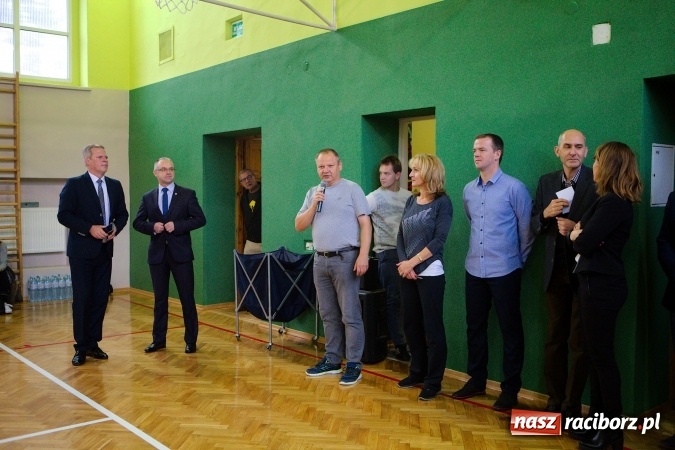 Zdjęcie w galerii na portalu naszraciborz.pl: V Mistrzostwa Raciborza Szkół Ponadgimnazjalnych dwójek siatkarskich za nami. W finale para z I LO i ZSOMS wiadomości z regionu