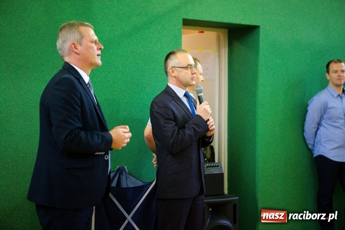 Zdjęcie w galerii na portalu naszraciborz.pl: V Mistrzostwa Raciborza Szkół Ponadgimnazjalnych dwójek siatkarskich za nami. W finale para z I LO i ZSOMS wiadomości z regionu