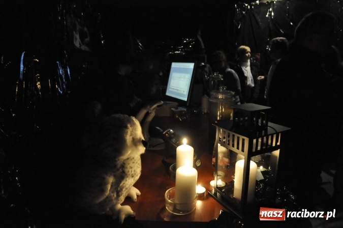 Zdjęcie w galerii na portalu naszraciborz.pl: Harry Potter i przeklęte dziecko - tuż po północy w Raciborzu ruszyła sprzedaż wiadomości z regionu