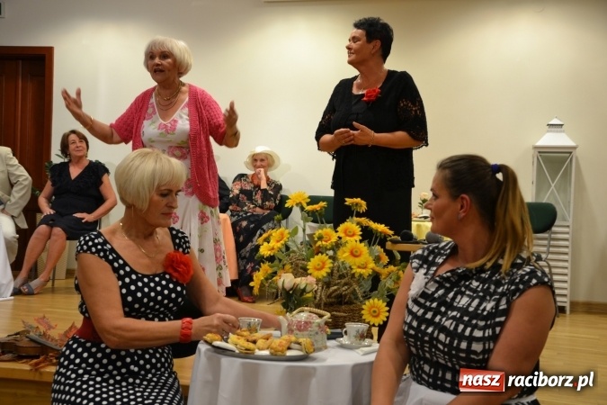 Zdjęcie w galerii na portalu naszraciborz.pl: Prywatka u Seniorów – program rozrywkowy na zamku wiadomości z regionu