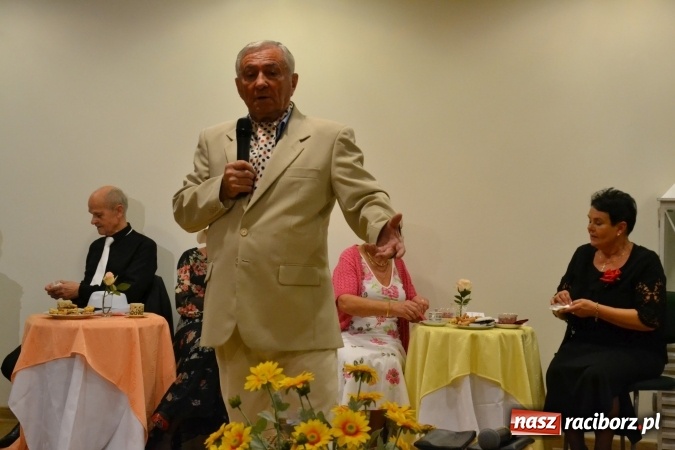 Zdjęcie w galerii na portalu naszraciborz.pl: Prywatka u Seniorów – program rozrywkowy na zamku wiadomości z regionu