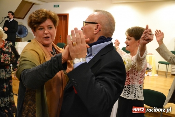 Zdjęcie w galerii na portalu naszraciborz.pl: Prywatka u Seniorów – program rozrywkowy na zamku wiadomości z regionu