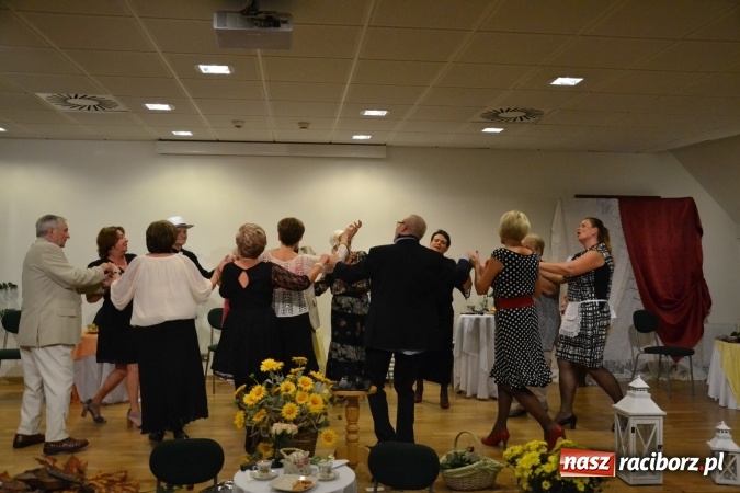 Zdjęcie w galerii na portalu naszraciborz.pl: Prywatka u Seniorów – program rozrywkowy na zamku wiadomości z regionu