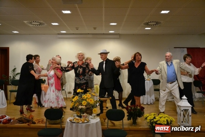 Zdjęcie w galerii na portalu naszraciborz.pl: Prywatka u Seniorów – program rozrywkowy na zamku wiadomości z regionu