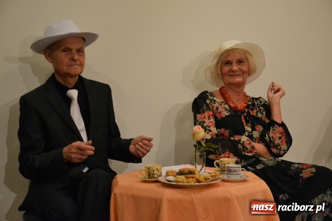 Zdjęcie w galerii na portalu naszraciborz.pl: Prywatka u Seniorów – program rozrywkowy na zamku wiadomości z regionu
