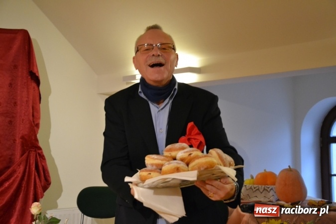 Zdjęcie w galerii na portalu naszraciborz.pl: Prywatka u Seniorów – program rozrywkowy na zamku wiadomości z regionu