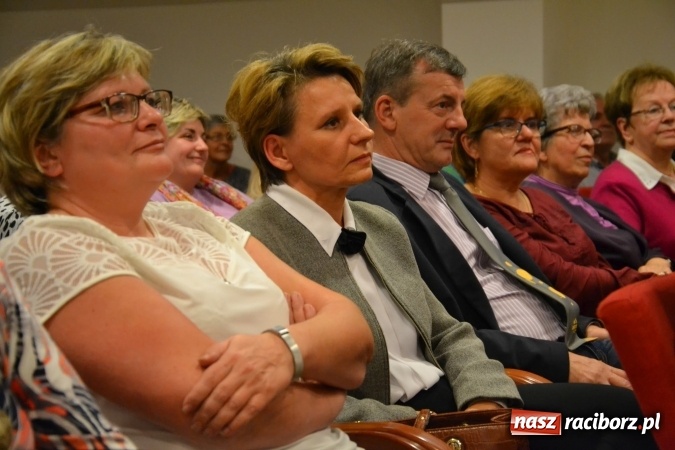 Zdjęcie w galerii na portalu naszraciborz.pl: Prywatka u Seniorów – program rozrywkowy na zamku wiadomości z regionu