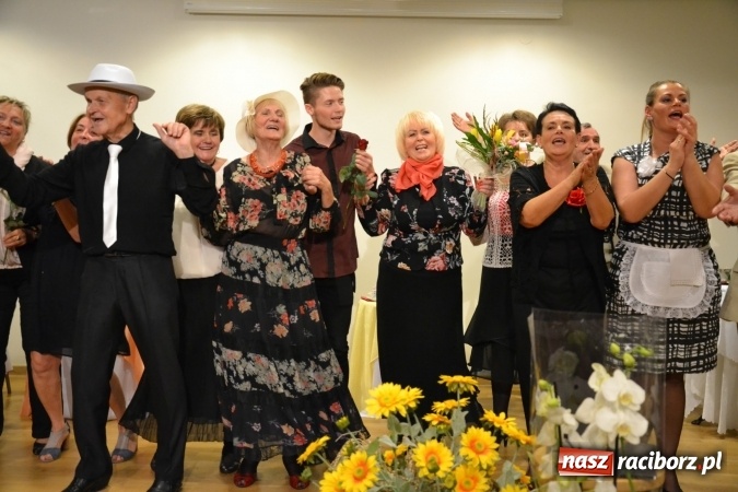 Zdjęcie w galerii na portalu naszraciborz.pl: Prywatka u Seniorów – program rozrywkowy na zamku wiadomości z regionu