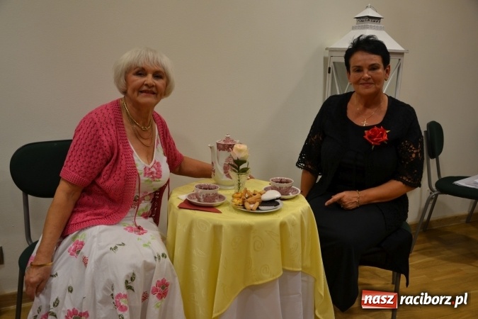 Zdjęcie w galerii na portalu naszraciborz.pl: Prywatka u Seniorów – program rozrywkowy na zamku wiadomości z regionu