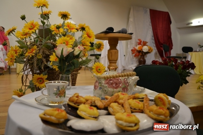 Zdjęcie w galerii na portalu naszraciborz.pl: Prywatka u Seniorów – program rozrywkowy na zamku wiadomości z regionu