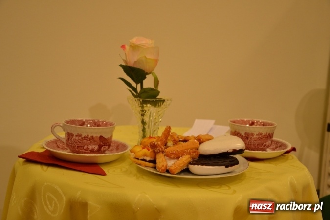 Zdjęcie w galerii na portalu naszraciborz.pl: Prywatka u Seniorów – program rozrywkowy na zamku wiadomości z regionu