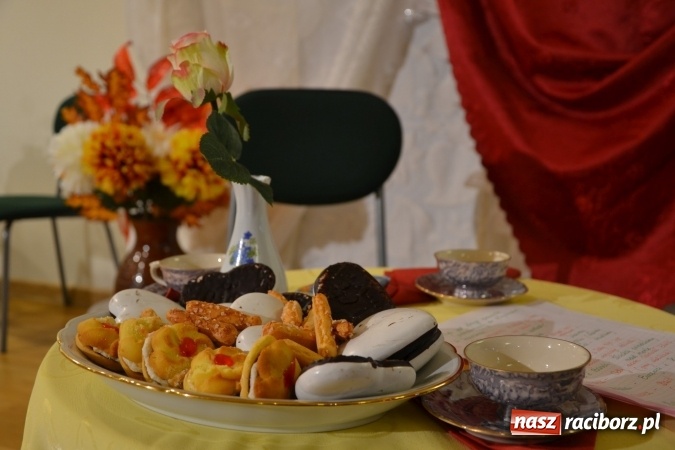 Zdjęcie w galerii na portalu naszraciborz.pl: Prywatka u Seniorów – program rozrywkowy na zamku wiadomości z regionu