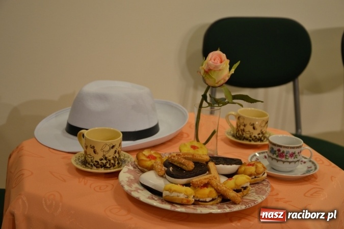 Zdjęcie w galerii na portalu naszraciborz.pl: Prywatka u Seniorów – program rozrywkowy na zamku wiadomości z regionu