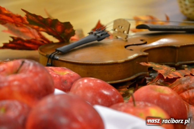 Zdjęcie w galerii na portalu naszraciborz.pl: Prywatka u Seniorów – program rozrywkowy na zamku wiadomości z regionu