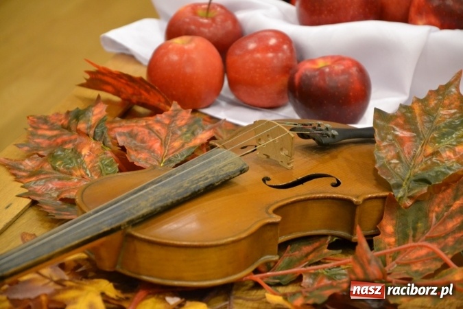 Zdjęcie w galerii na portalu naszraciborz.pl: Prywatka u Seniorów – program rozrywkowy na zamku wiadomości z regionu