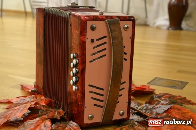 Zdjęcie w galerii na portalu naszraciborz.pl: Prywatka u Seniorów – program rozrywkowy na zamku wiadomości z regionu