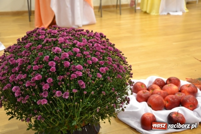 Zdjęcie w galerii na portalu naszraciborz.pl: Prywatka u Seniorów – program rozrywkowy na zamku wiadomości z regionu