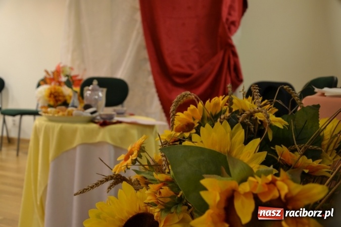 Zdjęcie w galerii na portalu naszraciborz.pl: Prywatka u Seniorów – program rozrywkowy na zamku wiadomości z regionu