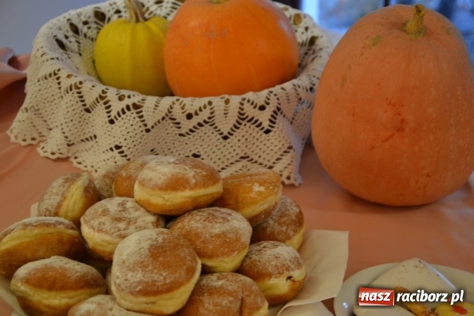 Zdjęcie w galerii na portalu naszraciborz.pl: Prywatka u Seniorów – program rozrywkowy na zamku wiadomości z regionu