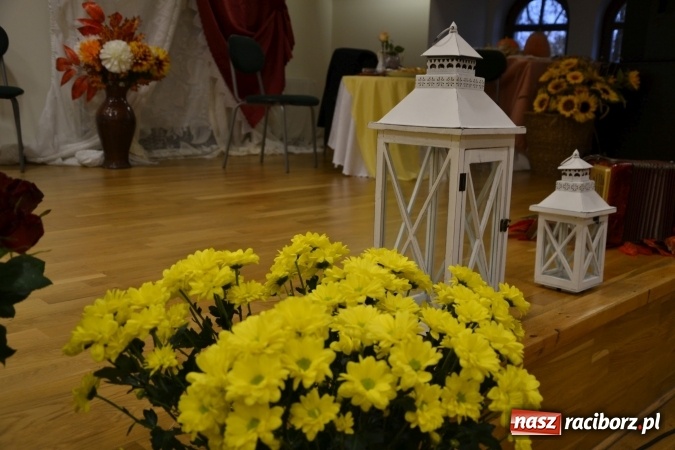 Zdjęcie w galerii na portalu naszraciborz.pl: Prywatka u Seniorów – program rozrywkowy na zamku wiadomości z regionu