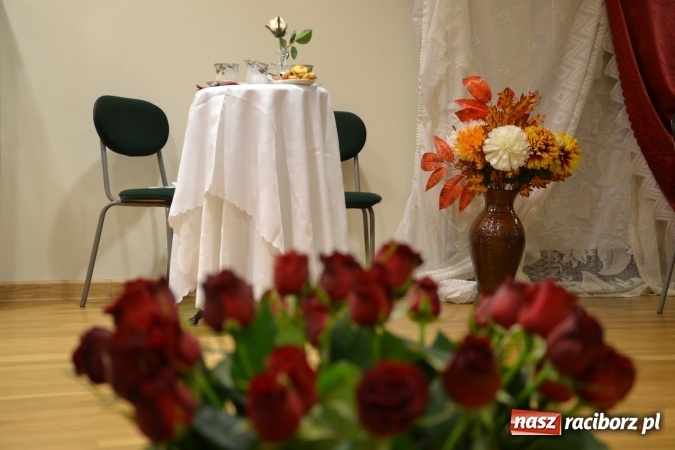 Zdjęcie w galerii na portalu naszraciborz.pl: Prywatka u Seniorów – program rozrywkowy na zamku wiadomości z regionu